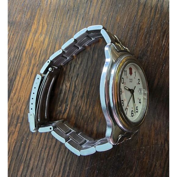 Men's Swiss Army Field Watch Two Tone SS Calendar Quartz Watch New Battery - Picture 6 of 10